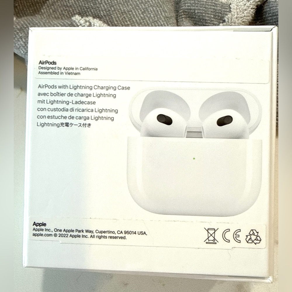 Apple AirPods 3rd Gen with Charging Cable, Case & USB Adapter - Picture 8 of 14